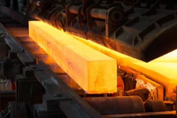 Face aux abus des fonds étrangers, l’État sort de sa torpeur